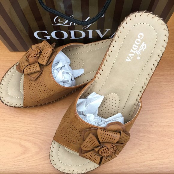 COPY - Lady Godiva Brown/Tan Flower Sandals Wedges, sz 10 - Picture 9 of 10